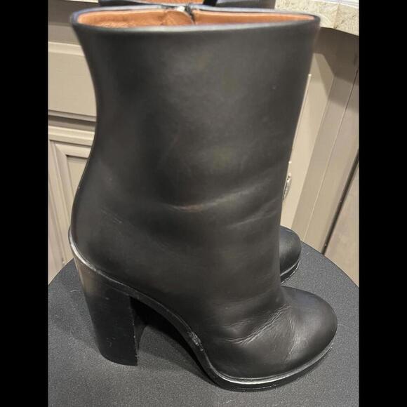 Givenchy Laura Chain Boot - Picture 3 of 9